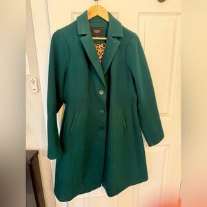 Beautiful Torrid 00 green peacoat with leopard print inside.